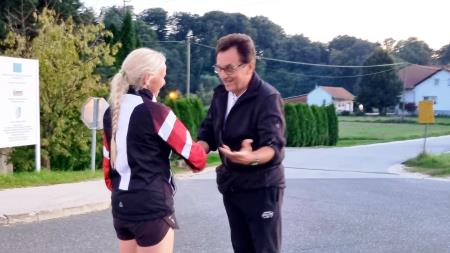 Slovenska ultramaratonka Špela Šavs svoj 9. dan teka okrog Slovenije za Junake 3. nadstropja zaključila v Občini Razkrižje 2
